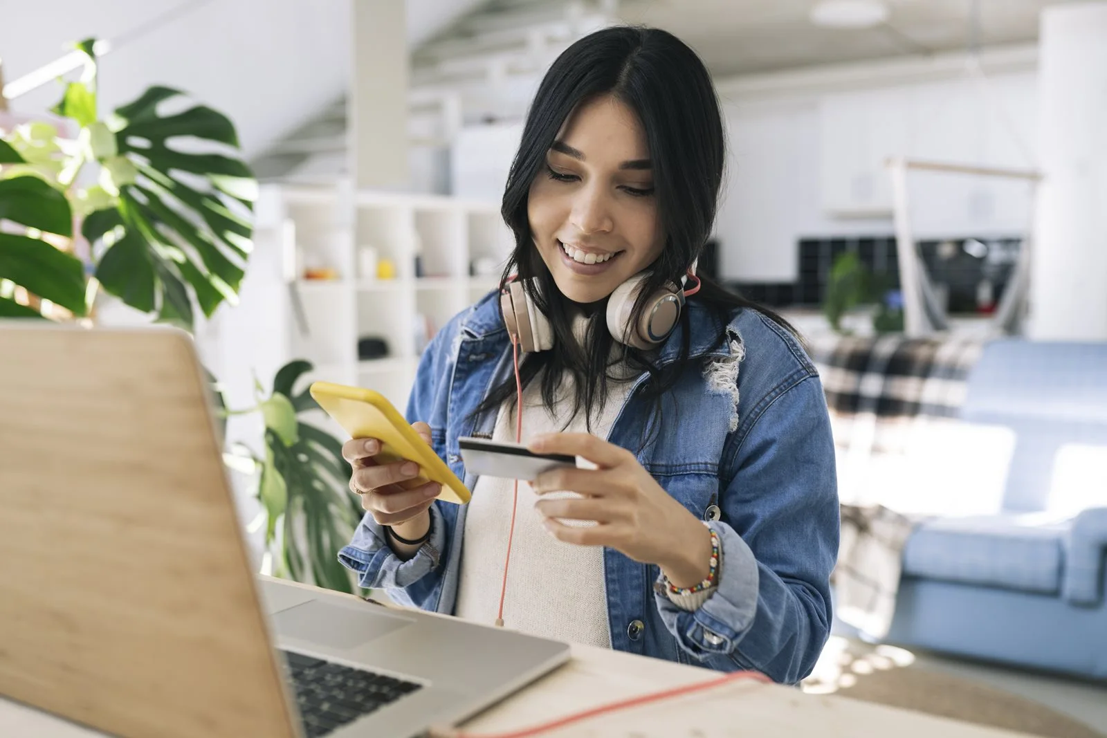 A millenial banking on her phone.