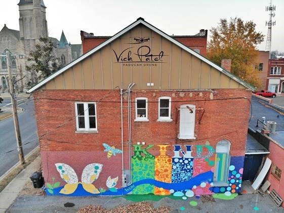 Paducah Bank Sponsors Teen Kindness Mural.